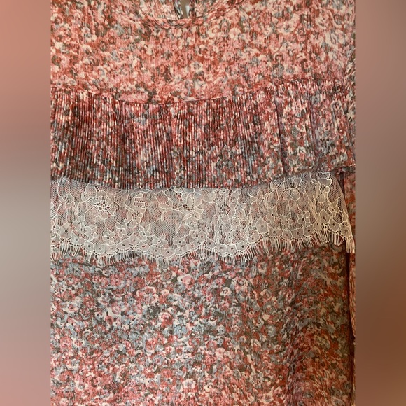 BCBGeneration Floral Ruffle Top - Picture 5 of 8